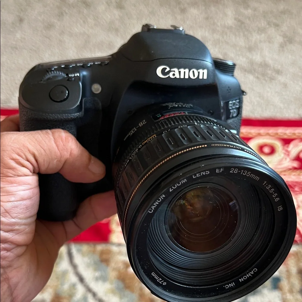 Canon EOS 7D Black Camera with Lens